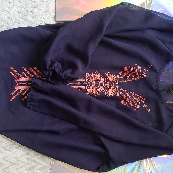 (2 for $10) Sheer Loose Tribal Print Rue 21 Blouse - Picture 4 of 5